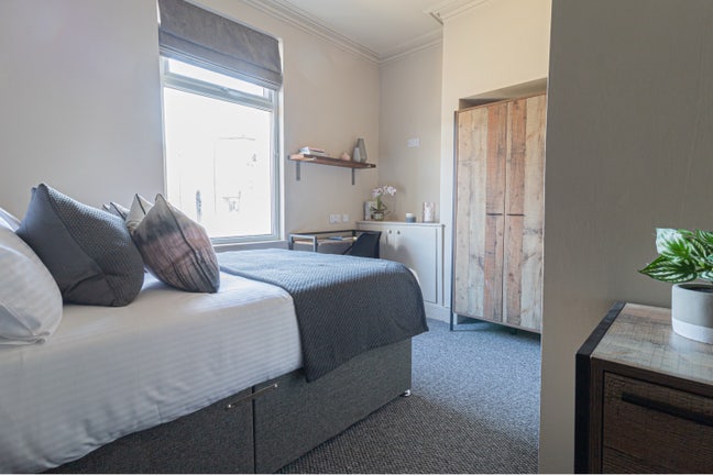 Large Double En-Suite | Preston | Bills Included!! Main Photo