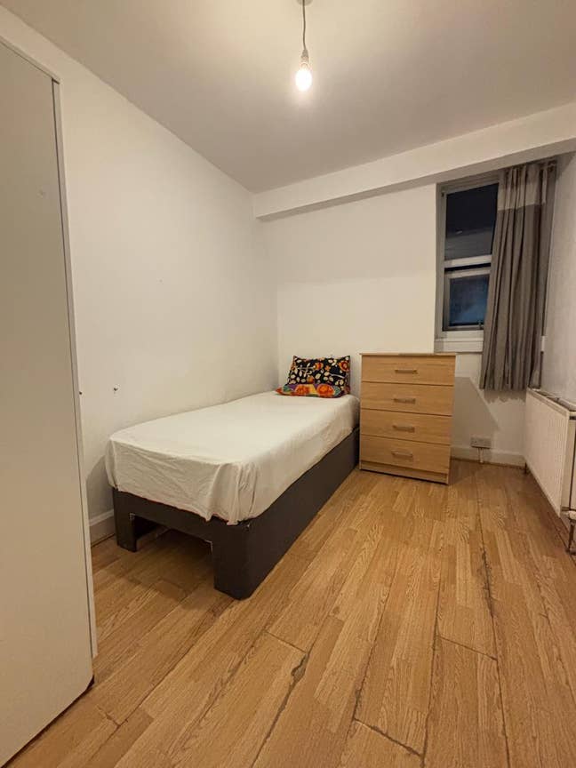 2 Single Room-All saints-Poplar-Canarywharf-14 Main Photo