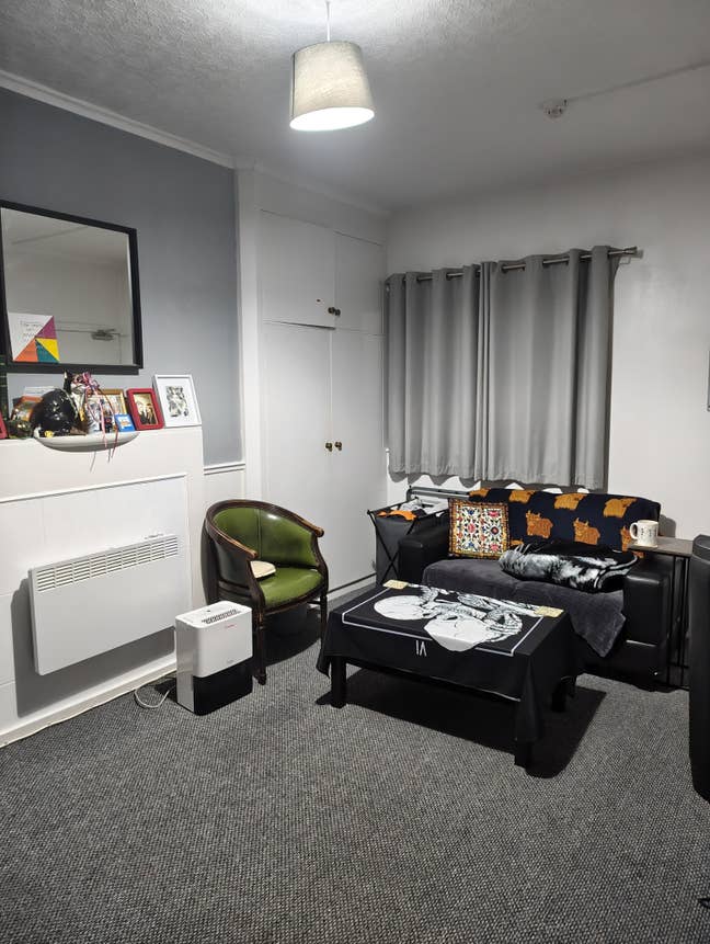 Ground Floor Studio Flat, perfect for one or two Main Photo