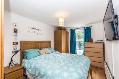 A double bedroom in 3 bedrooms house LS6 Main Photo