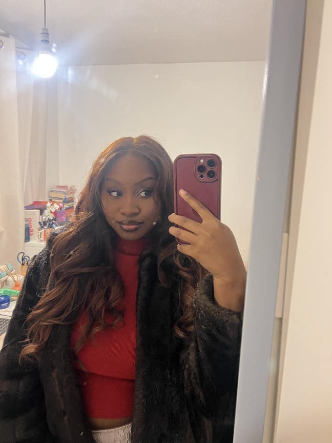 I am a professional female aged 26. I am look... Main Photo