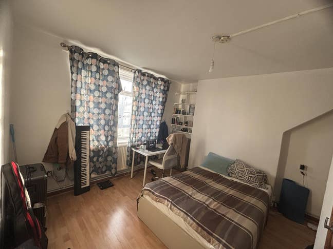 Double Room Available - Urgent Over Contract Main Photo