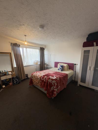 A Large double room available  Main Photo