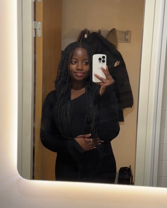 Professional looking for flatmate/room :) Main Photo