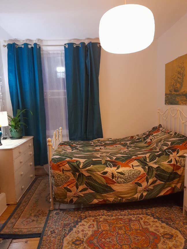 Double bedroom, big house, in town centre Main Photo