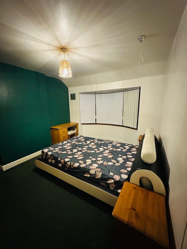 Double bed room available for couple  Main Photo