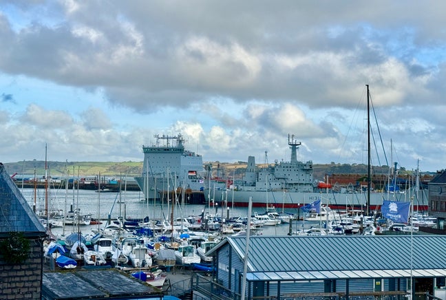 Stunning Penthouse - Water & Broadband Inc Main Photo