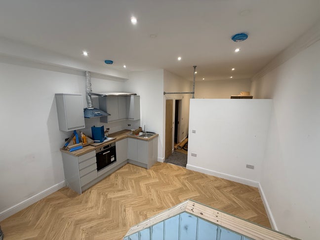 Newly Refurbished Large Studio - Close to beach Main Photo