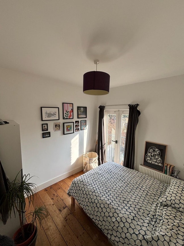 Room in friendly house share  Main Photo