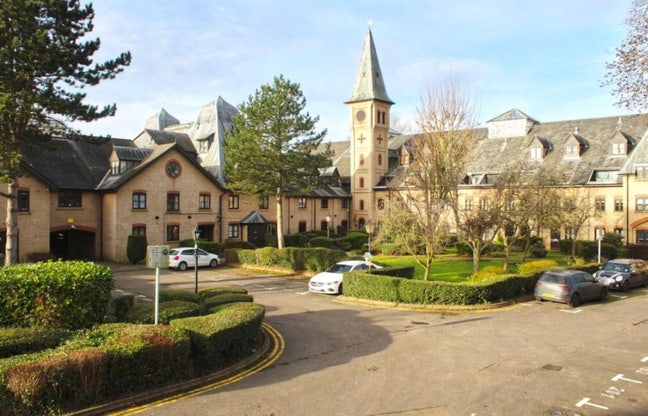 Two bedrooms available in Stanstead Abbotts Main Photo