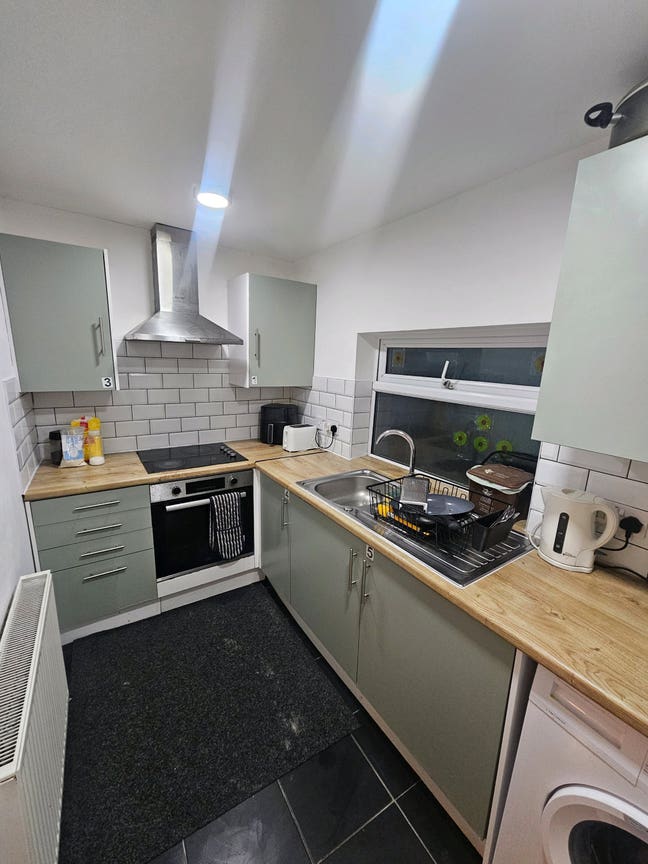 King Size Room Near City Center  Main Photo