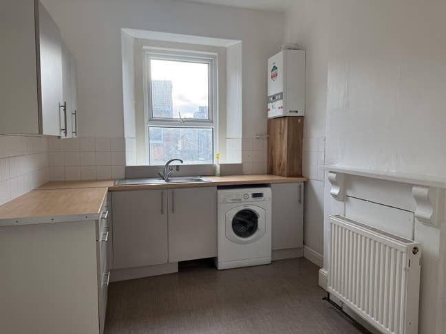 3 Bed Flat in Centre Weston Main Photo