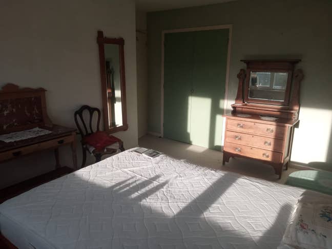 Big, Sunny, Comfortable Bedroom & Walk-in cupboard Main Photo