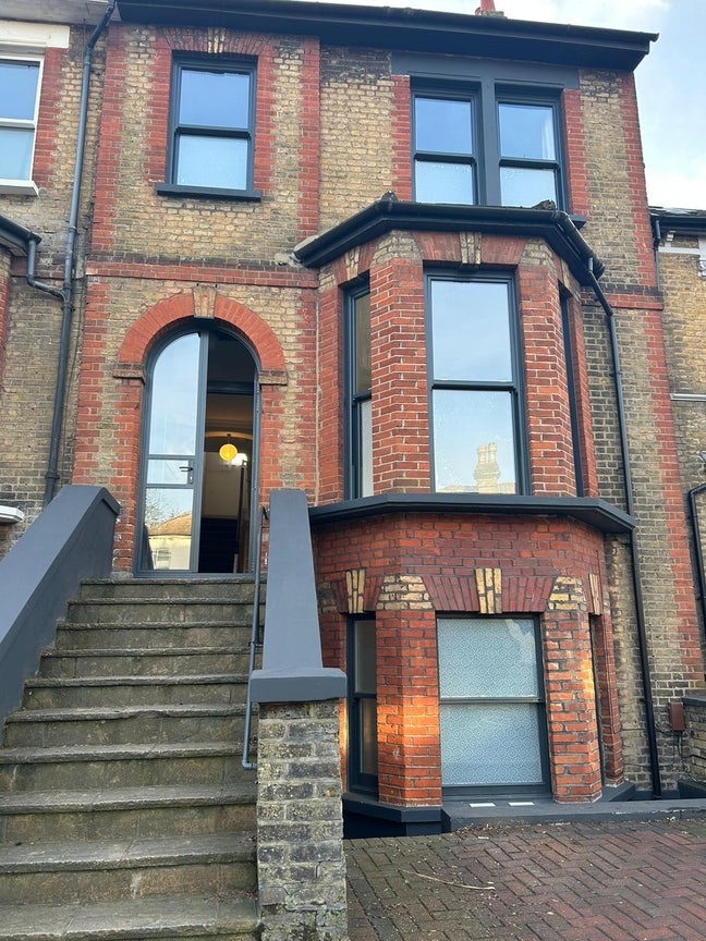 Furnished double room with a great view Main Photo