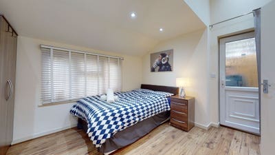 A Bright Studio in Willesden Green-Take a Look! Main Photo
