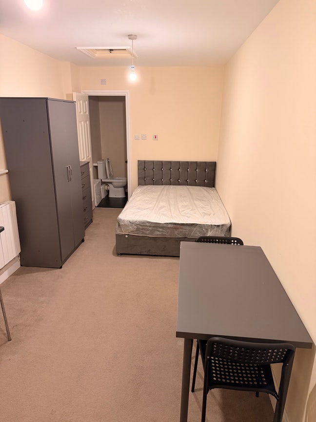 Studio flat Bromley Road  Main Photo