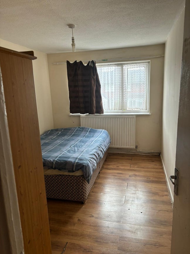 3 Bedroom House to Rent Near Southall Station Main Photo