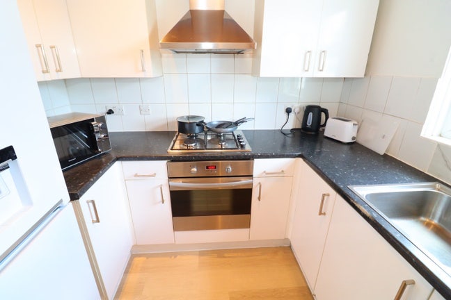 Room available in one of the safest area in London Main Photo