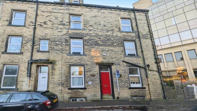 Large Double Rooms to Rent – Halifax Town Centre | Main Photo