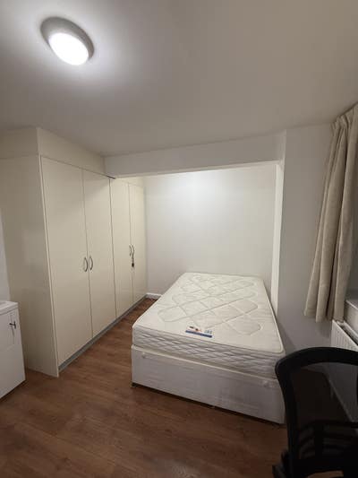 &pound;1500: Chelsea Studio Flat for Rent  Main Photo