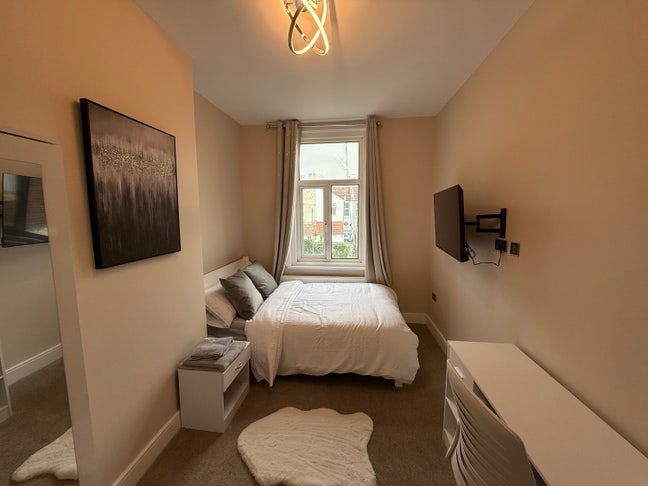 Room in Shared House Main Photo