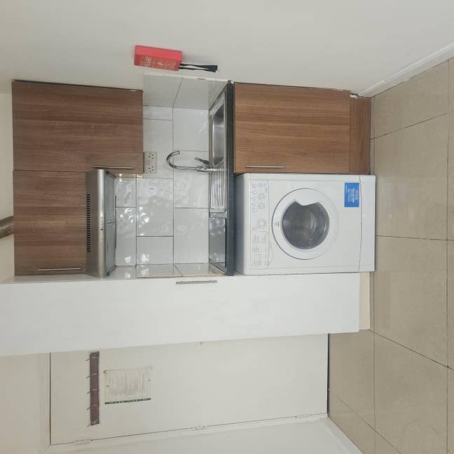 Studio Flat with  1 Bthrooms in Great location  Main Photo