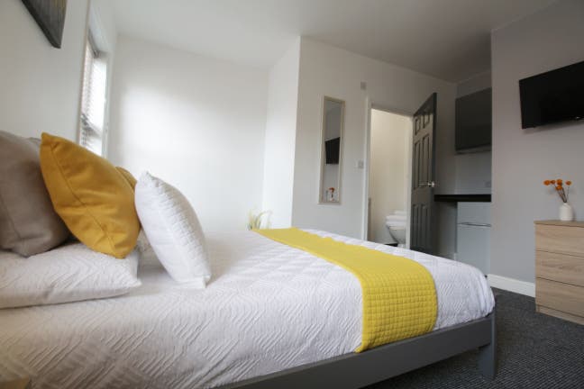 Fully furnished double ensuite &pound;100 OFF ON  1st MO Main Photo