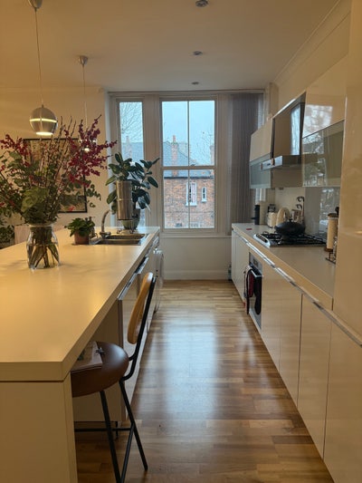 Double Room, Private Shower, Near Notting Hill Main Photo