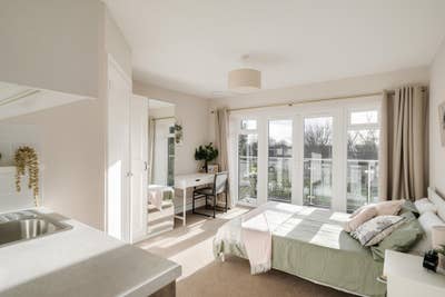 Zero Deposit | Luxury - All Ensuite | All Bills  Main Photo