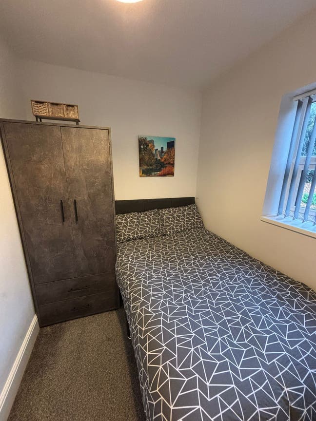 Luxury Double Ensuite Room Close to Train Station Main Photo