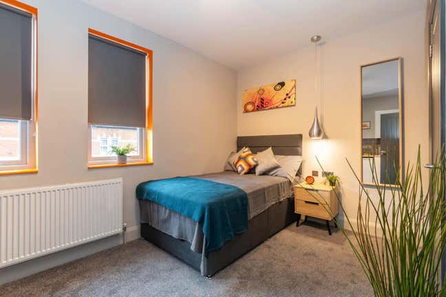 ** Modern Luxury En Suite Room -All Bill Included! Main Photo