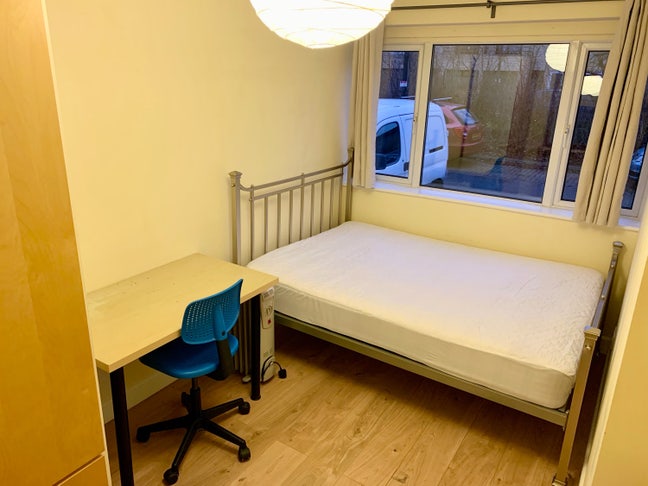 Cleavers Avenue MK14 7Dg Main Photo