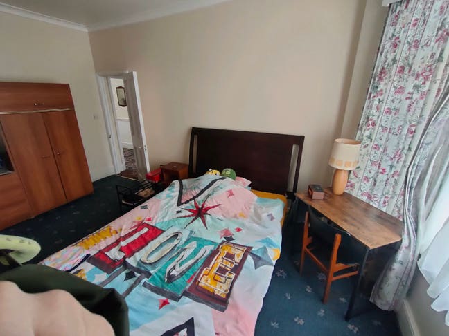 Large double room to rent Main Photo
