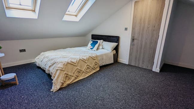 Double Bed Room for Rent for Short Term Main Photo