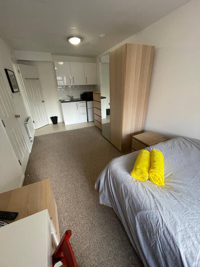 Dbl EnSuite with Kitchenette - Canada Water Main Photo