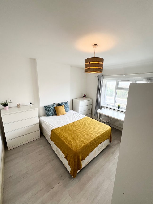 2 Double Rooms in the Same House Ready to Move In Main Photo