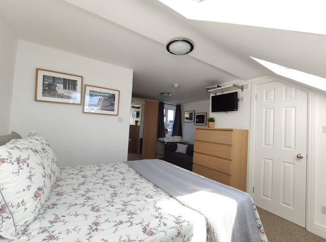 Double Loft Ensuite Room - Surrey Quays Main Photo