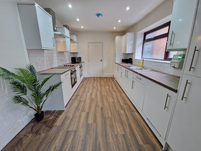 Recently Refurbished, 5 bed HMO Main Photo