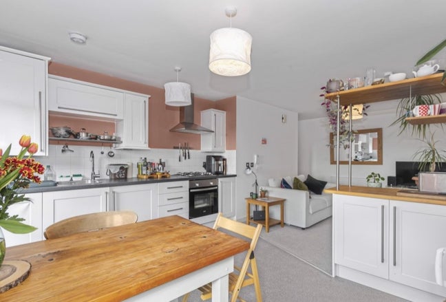 Lovely double with separate bathroom in St George Main Photo