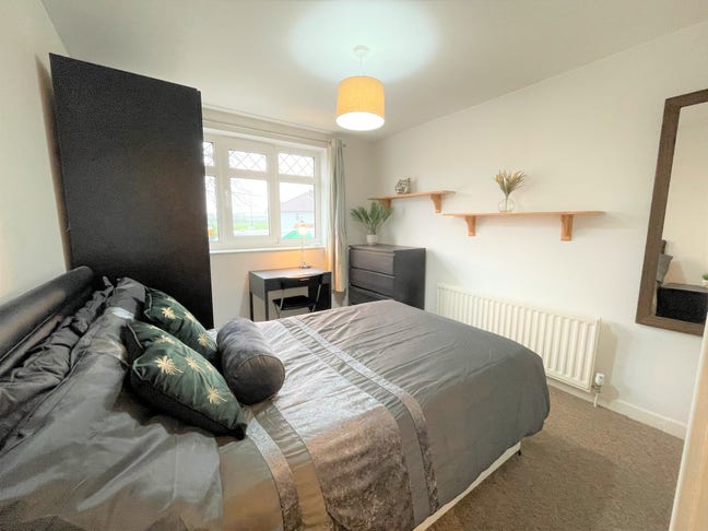 Near Southmead Hospital - Couples accepted on Rm 2 Main Photo