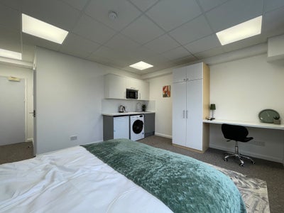  Modern fully furnished studio / ensuite rooms  Main Photo