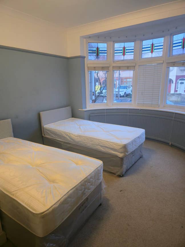 Rooms available in 6 bed house - New furnishings Main Photo