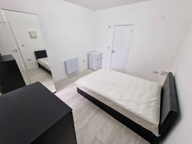 Modern En-Suite studio room in the Town Centre Main Photo