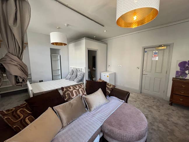 ✨ Double Ensuite Room – 5 Minutes from City Centre Main Photo