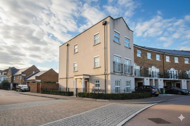 Newly Renovated Large and Spacious Room Main Photo
