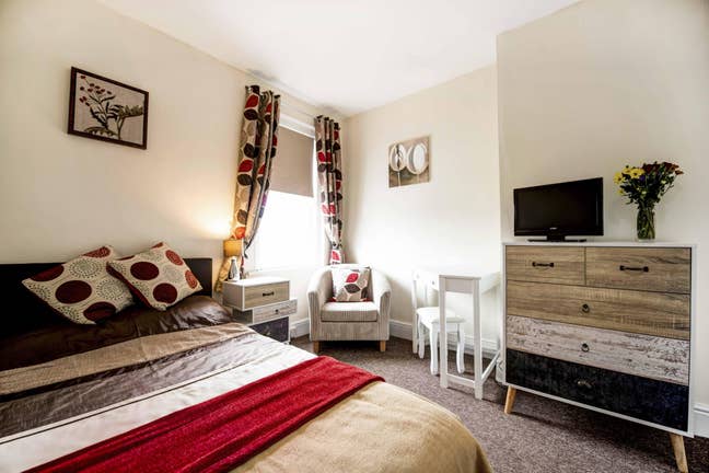 En-Suite Room Shared Friendly Home Main Photo