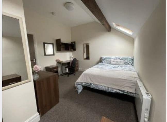 Bright & Spacious Room to Rent – Flat 2, Room 4, 1 Main Photo