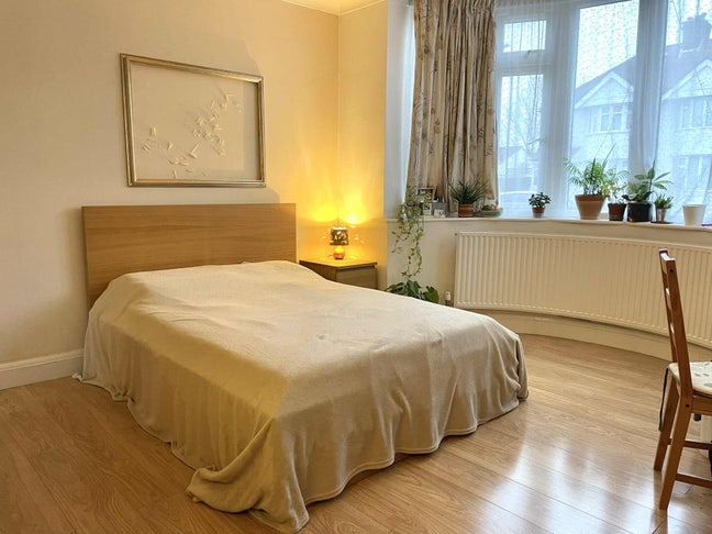 Bright & Spacious double bedroom to let Main Photo