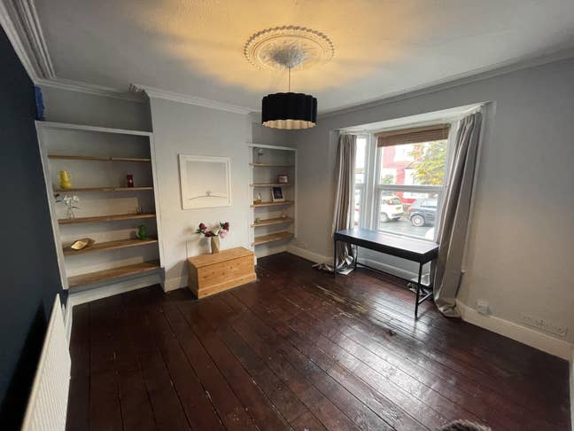 King Room - Bills Incl. - Furnished or Unfurnished Main Photo