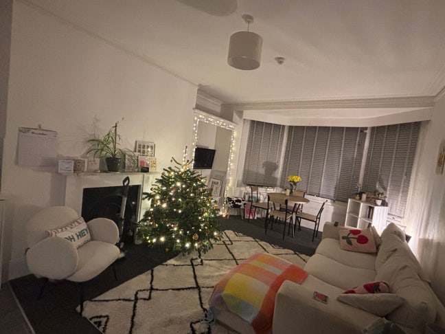 Large Double Room Main Photo